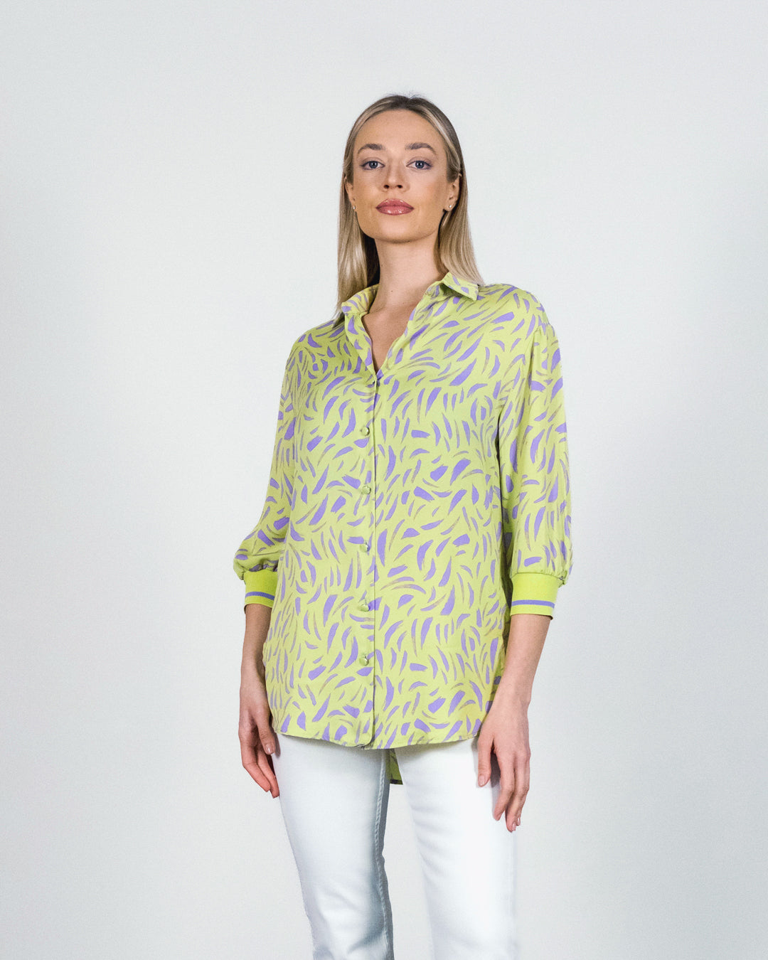 Kolları Lastikli Düğmeli Desenli Bluz