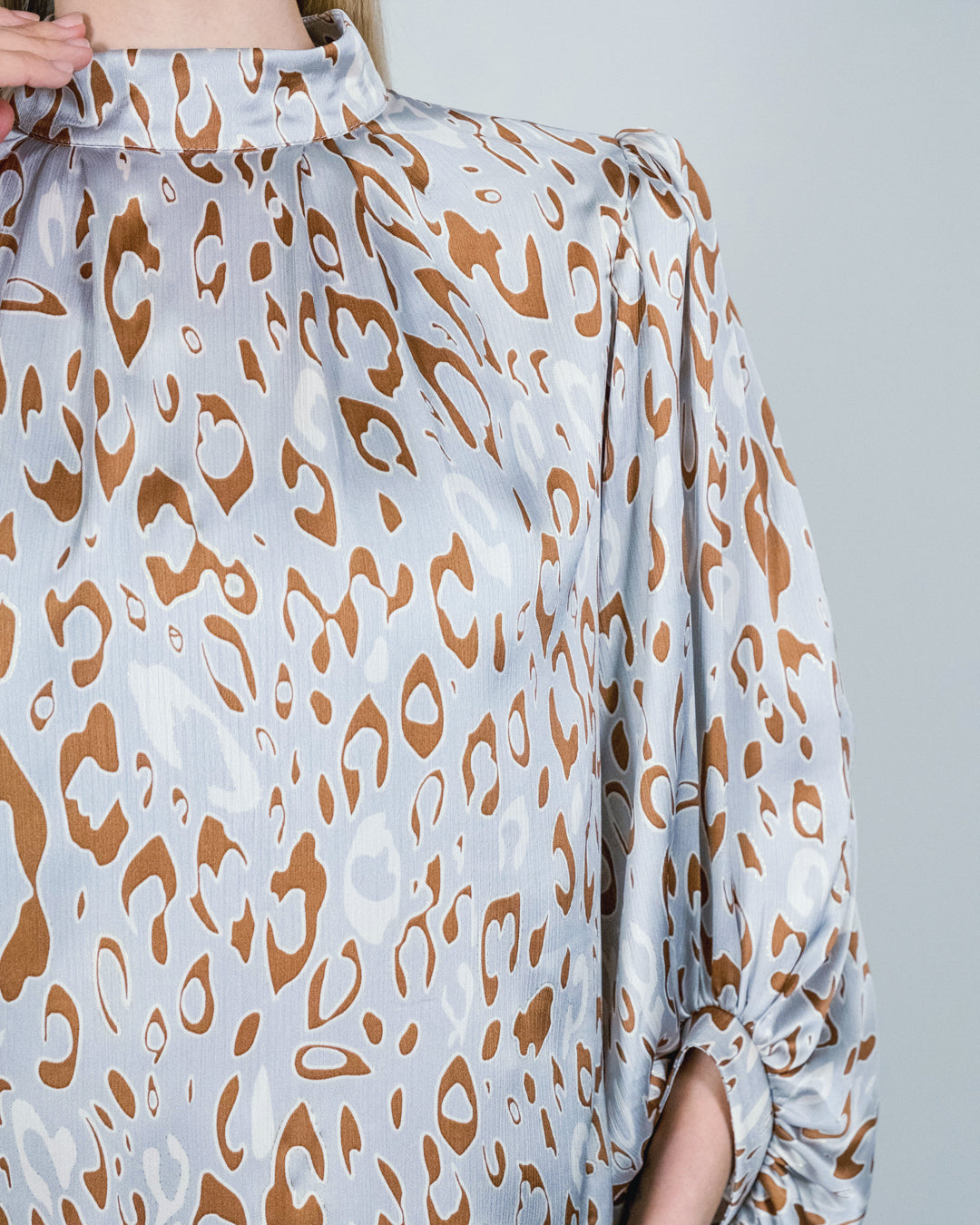 Leopar Desenli Kolları Büzgülü Bluz