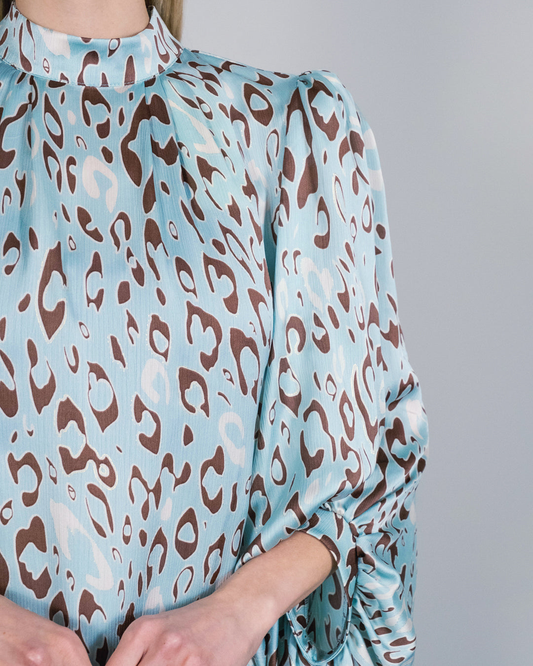 Leopar Desenli Kolları Büzgülü Bluz