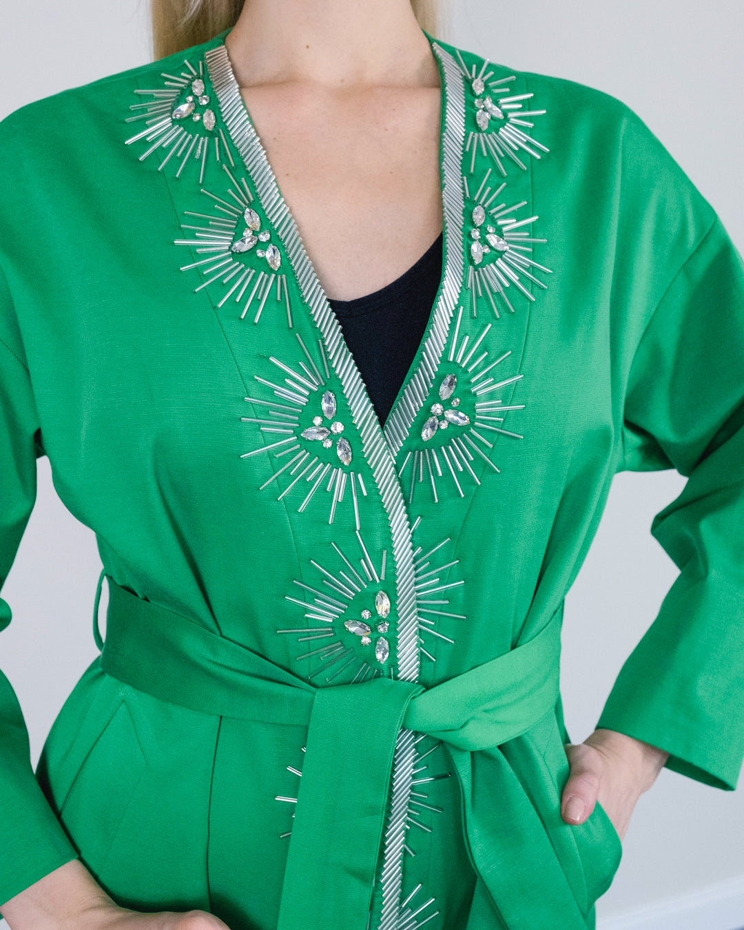 Önü Taş Detaylı Kuşaklı Ceket