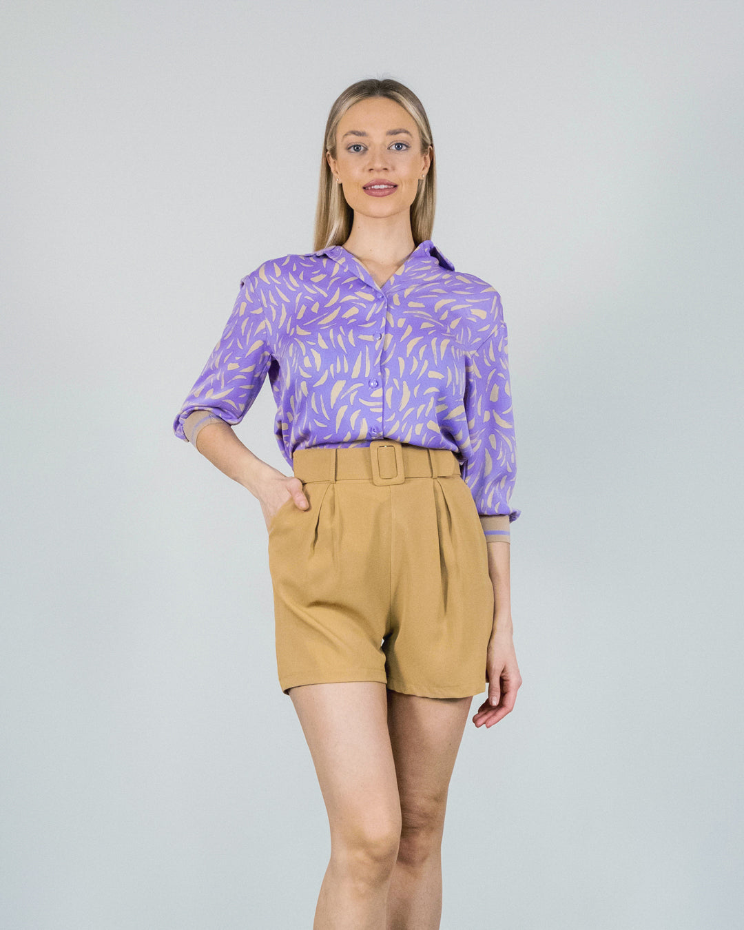 Kolları Lastikli Düğmeli Desenli Bluz