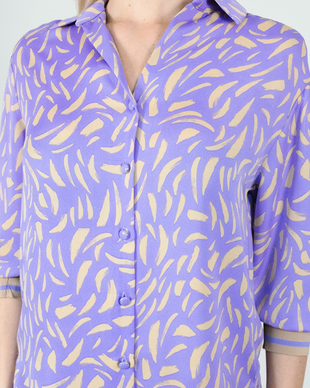 Kolları Lastikli Düğmeli Desenli Bluz